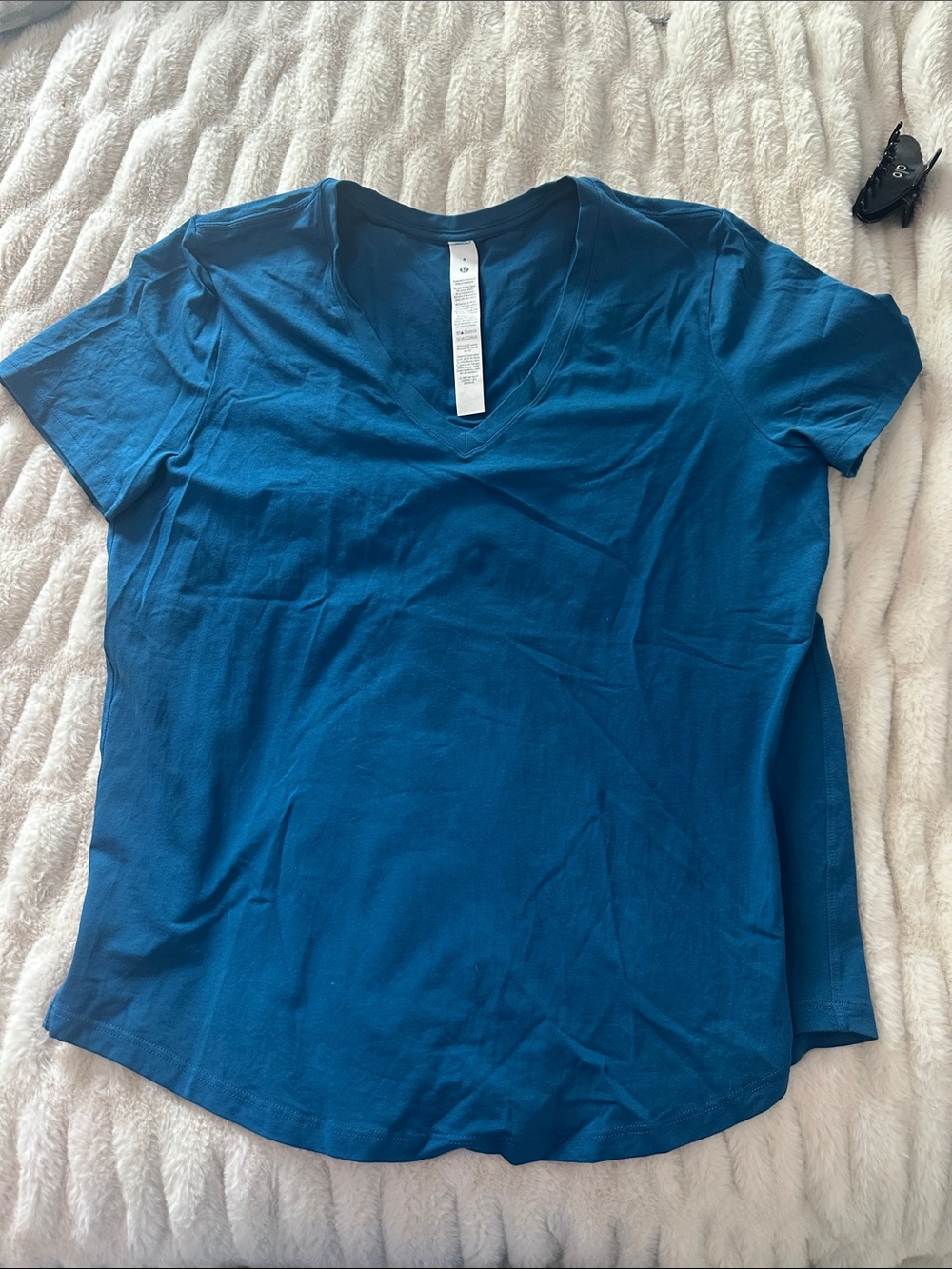 Lululemon love Tee Classic V-Neck Women's Top in Blue size 8 NWOT
